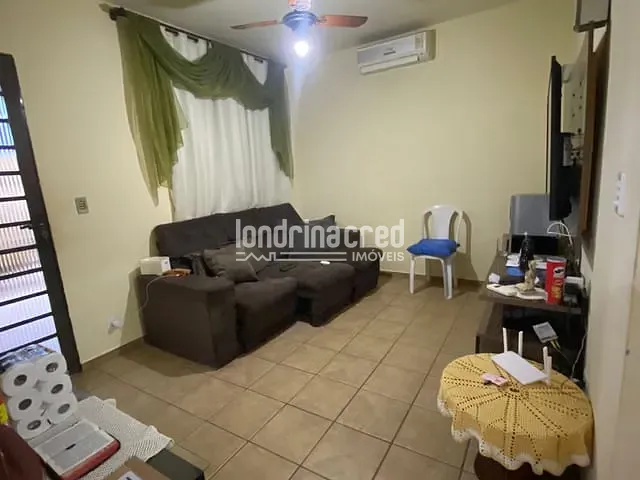 Casa com 250m² 3 quartos e 2 banheiros, à venda, no bairro Jardim São Vicente Palloti em Londrina