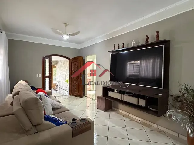 Casa com 600m² 3 quartos e 3 banheiros, à venda, no bairro Parque Iracema em Catanduva