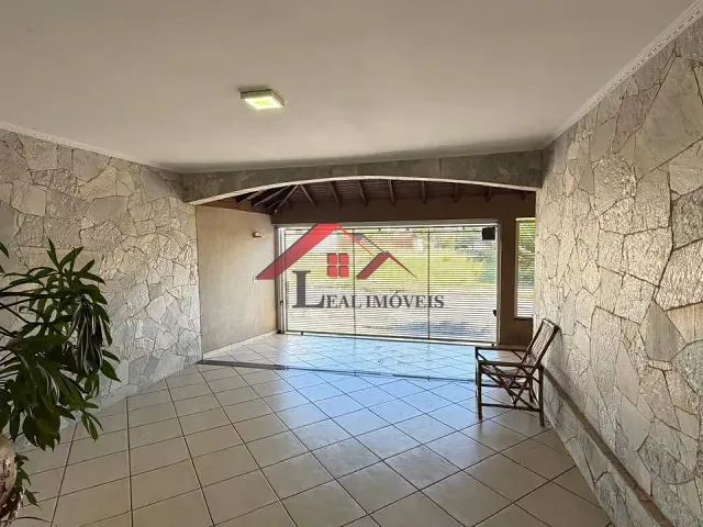 Casa com 600m² 3 quartos e 3 banheiros, à venda, no bairro Parque Iracema em Catanduva