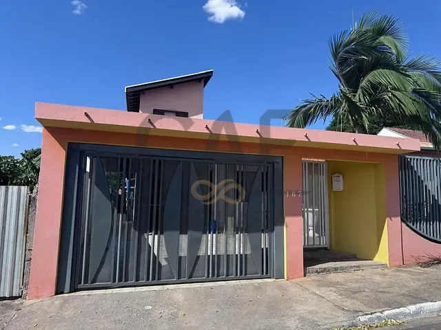Casa com 250m² 3 quartos e 2 banheiros, à venda, no bairro Parque Residencial Groot em Holambra