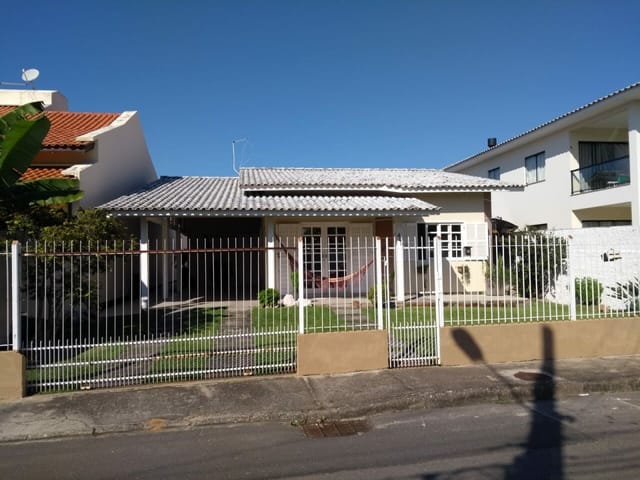 Casa com 455m² 4 quartos e 4 banheiros, à venda, no bairro Ingleses do Rio Vermelho em Florianópolis