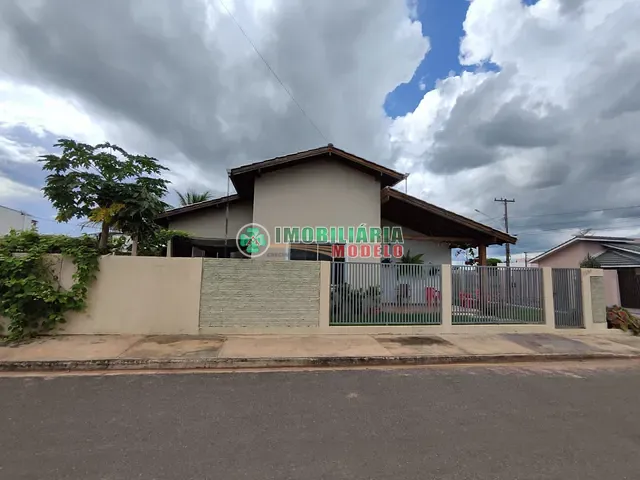 Casa com 330m² 3 quartos e 2 banheiros, à venda, no bairro Tropical I em Canarana