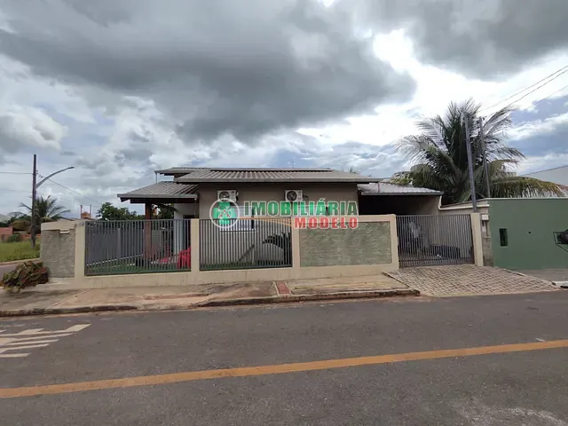 Casa com 330m² 3 quartos e 2 banheiros, à venda, no bairro Tropical I em Canarana