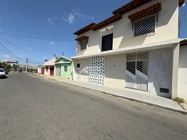 Casa para alugar, no bairro Brasil em Vitória da Conquista