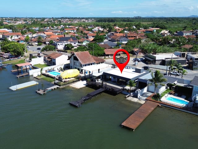 Foto do Casa - Casa à Venda com Acesso Privativo à Lagoa, Bairro Costeira, Balneário Barra do Sul, SC | North Center