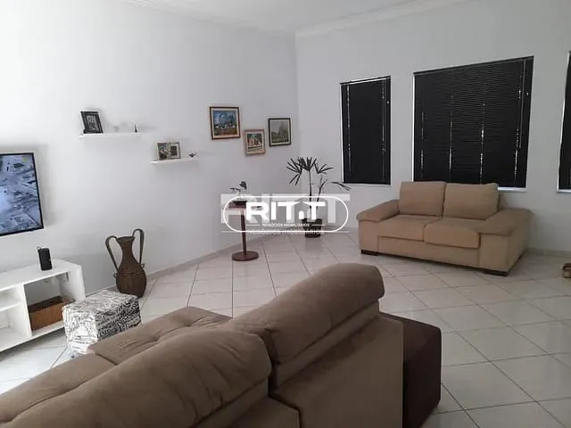 Casa com 300m² 3 quartos e 1 banheiro, à venda, no bairro Cascata em Paulínia