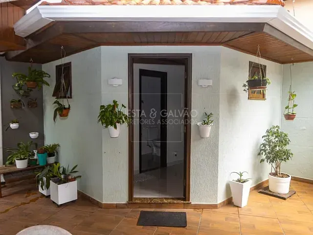 Casa com 490m² 4 quartos e 5 banheiros, à venda, no bairro Boa Vista em Curitiba