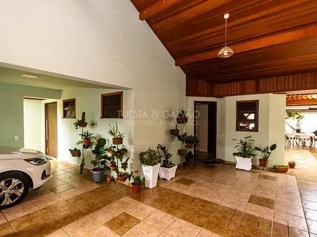 Casa com 490m² 4 quartos e 5 banheiros, à venda, no bairro Boa Vista em Curitiba