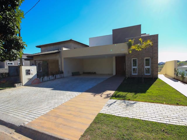 Casa com 430m² 3 quartos e 4 banheiros, à venda, no bairro Condomínio Residencial Fazenda Santa Helena em Bragança Paulista