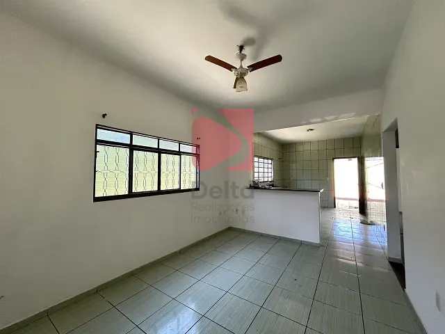 Casa 2 quartos e 1 banheiro, à venda, no bairro Jardim Veneza em Pirassununga
