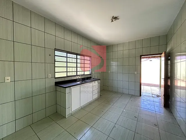 Casa 2 quartos e 1 banheiro, à venda, no bairro Jardim Veneza em Pirassununga