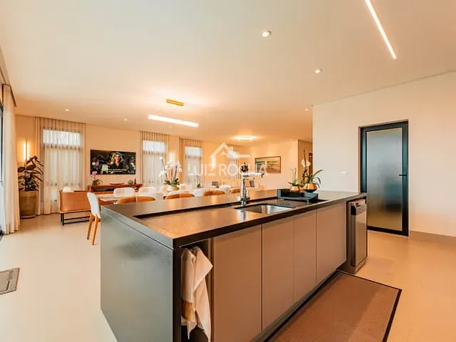 Casa com 502m² 3 quartos e 3 banheiros, à venda, no bairro Granja Viana em Cotia