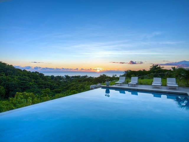 Casa com 2000m² 7 quartos e 12 banheiros, à venda, no bairro Centro em Balneário Camboriú