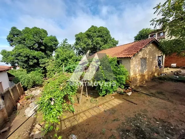 Terreno com 400m², à venda, no bairro Bela Vista em Araçuaí