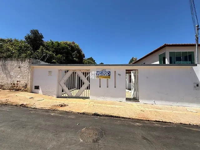 Casa 3 quartos e 2 banheiros, para alugar, no bairro Candeias em Vitória da Conquista