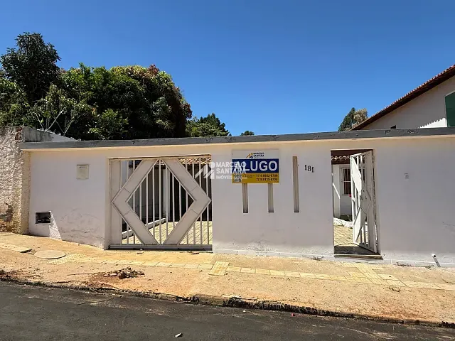Casa 3 quartos e 2 banheiros, para alugar, no bairro Candeias em Vitória da Conquista