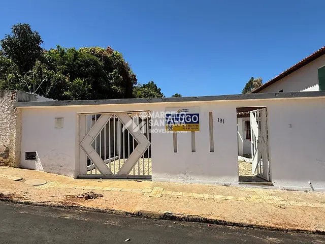 Casa 3 quartos e 2 banheiros, para alugar, no bairro Candeias em Vitória da Conquista