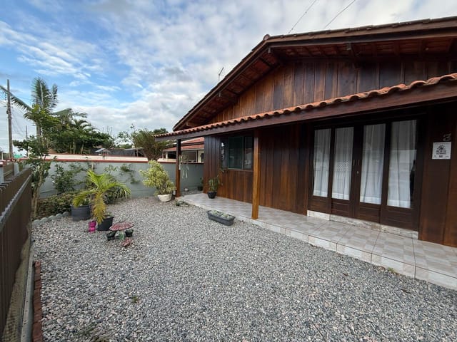 Foto do Casa - Casa Ampla para locação, Bairro Pinheiros, Balneário Barra do Sul, SC | North Center