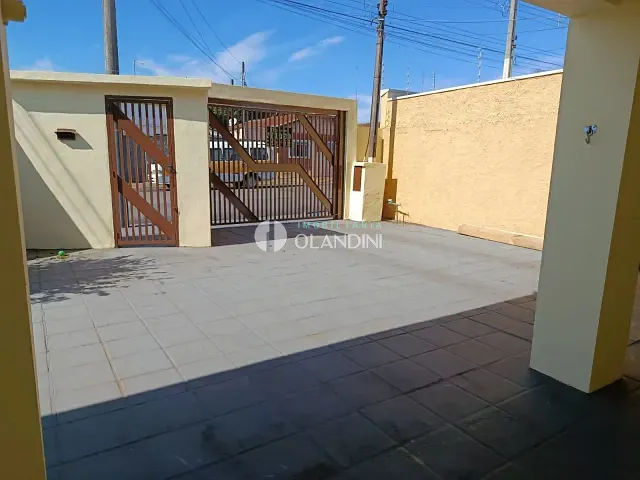 Casa com 300m² 3 quartos e 2 banheiros, à venda ou para alugar, no bairro Jardim Arrivabene em Artur Nogueira