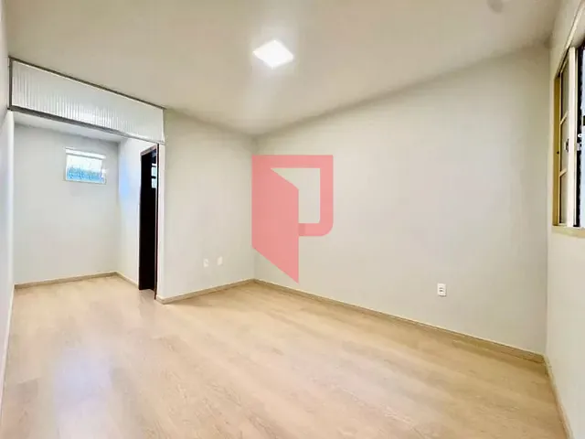 Casa 4 quartos e 2 banheiros, à venda, no bairro Castelo em Belo Horizonte
