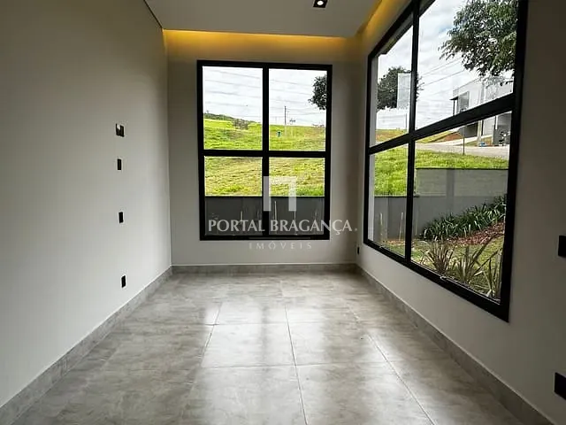 Casa com 600m² 3 quartos e 4 banheiros, à venda, no bairro Condomínio Terras de Santa Cruz em Bragança Paulista