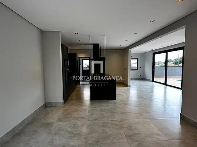 Casa com 600m² 3 quartos e 4 banheiros, à venda, no bairro Condomínio Terras de Santa Cruz em Bragança Paulista
