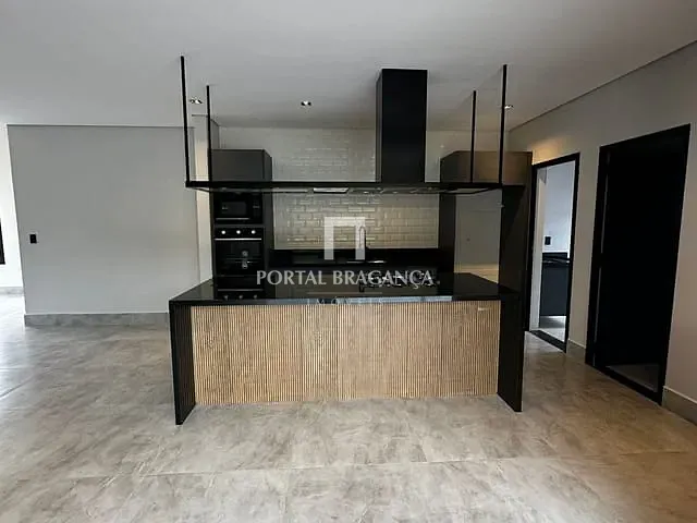Casa com 600m² 3 quartos e 4 banheiros, à venda, no bairro Condomínio Terras de Santa Cruz em Bragança Paulista