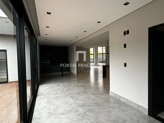Casa com 600m² 3 quartos e 4 banheiros, à venda, no bairro Condomínio Terras de Santa Cruz em Bragança Paulista