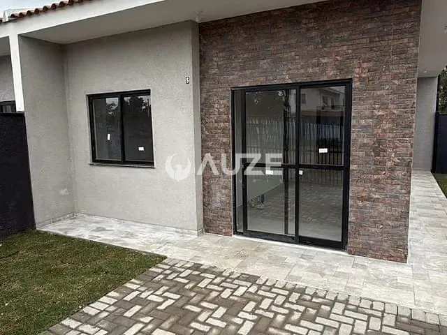 Casa 2 quartos e 1 banheiro, à venda, no bairro Eliane em Guaratuba