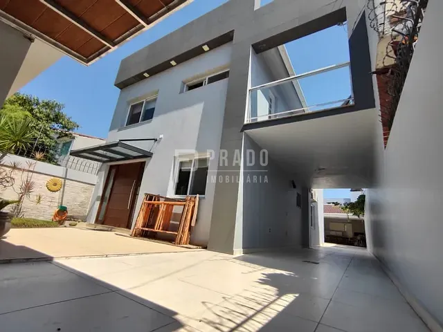 Casa com 389m² 5 quartos e 6 banheiros, à venda, no bairro Três Vendas em Pelotas