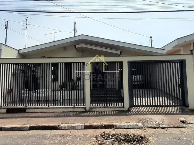 Casa com 330m² 3 quartos e 2 banheiros, à venda, no bairro Catetos em Guaxupé