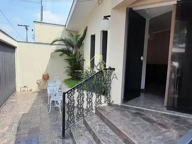 Casa com 330m² 3 quartos e 2 banheiros, à venda, no bairro Catetos em Guaxupé
