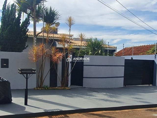 Casa com 460m² 4 quartos e 3 banheiros, à venda, no bairro Vila Nova em Apucarana