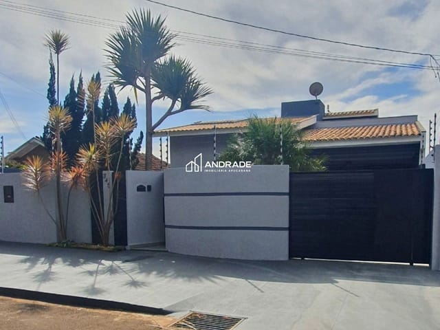 Casa com 460m² 4 quartos e 3 banheiros, à venda, no bairro Vila Nova em Apucarana