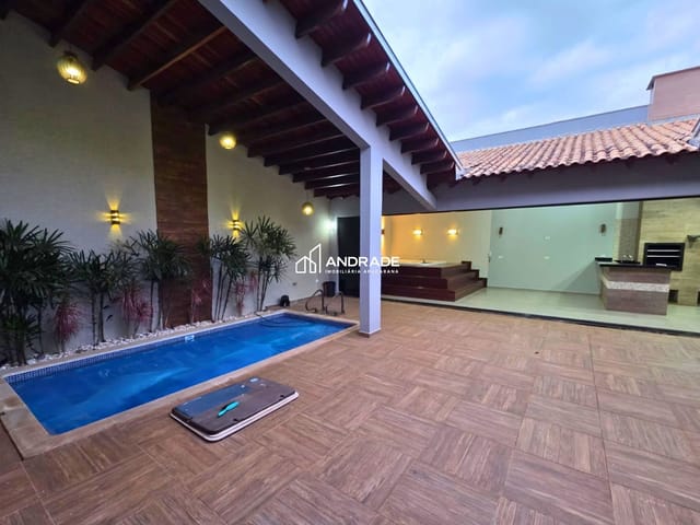 Casa com 460m² 4 quartos e 3 banheiros, à venda, no bairro Vila Nova em Apucarana