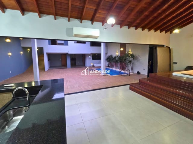 Casa com 460m² 4 quartos e 3 banheiros, à venda, no bairro Vila Nova em Apucarana