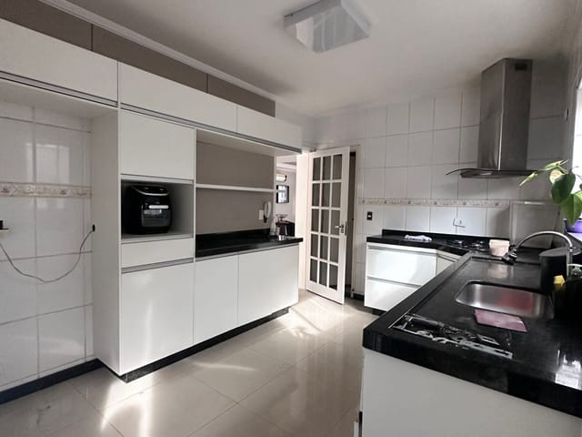 Casa com 251m² 4 quartos e 5 banheiros, à venda ou para alugar, no bairro Centro em Piracicaba