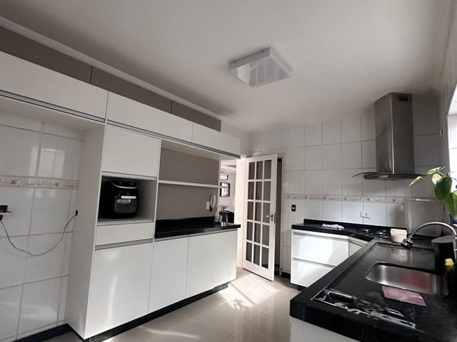 Casa com 251m² 4 quartos e 5 banheiros, à venda ou para alugar, no bairro Centro em Piracicaba