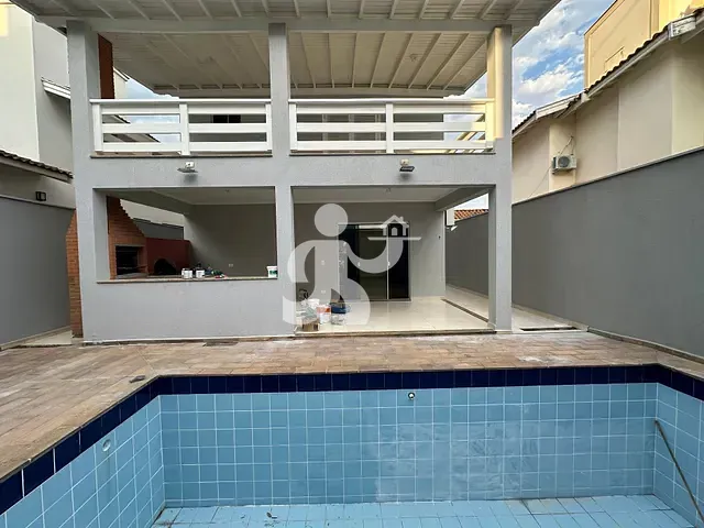 Casa com 251m² 4 quartos e 5 banheiros, à venda ou para alugar, no bairro Terras de Piracicaba em Piracicaba