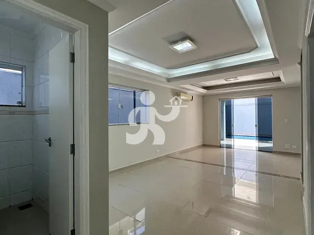 Casa com 251m² 4 quartos e 5 banheiros, à venda ou para alugar, no bairro Terras de Piracicaba em Piracicaba