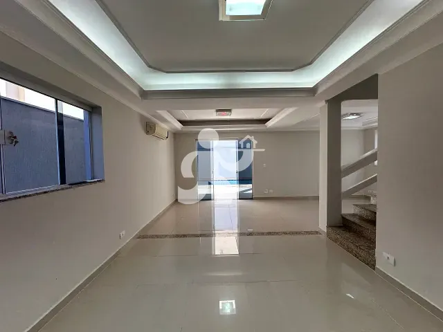 Casa com 251m² 4 quartos e 5 banheiros, à venda ou para alugar, no bairro Terras de Piracicaba em Piracicaba