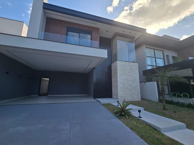 Casa com 300m² 3 quartos e 2 banheiros, à venda, no bairro Botujuru em Mogi das Cruzes