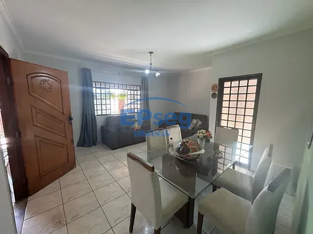 Casa com 250m² 3 quartos e 2 banheiros, à venda, no bairro Residencial José B Almeida em Londrina