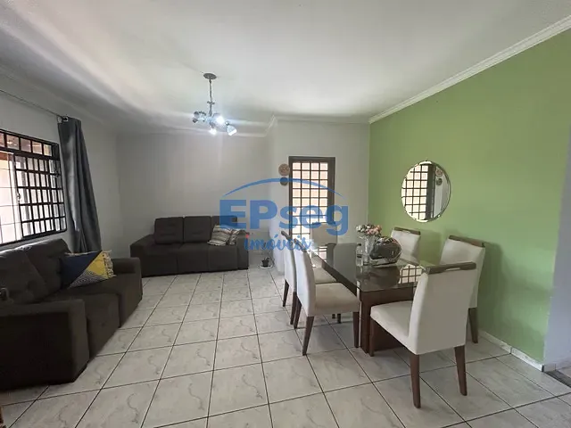 Casa com 250m² 3 quartos e 2 banheiros, à venda, no bairro Residencial José B Almeida em Londrina