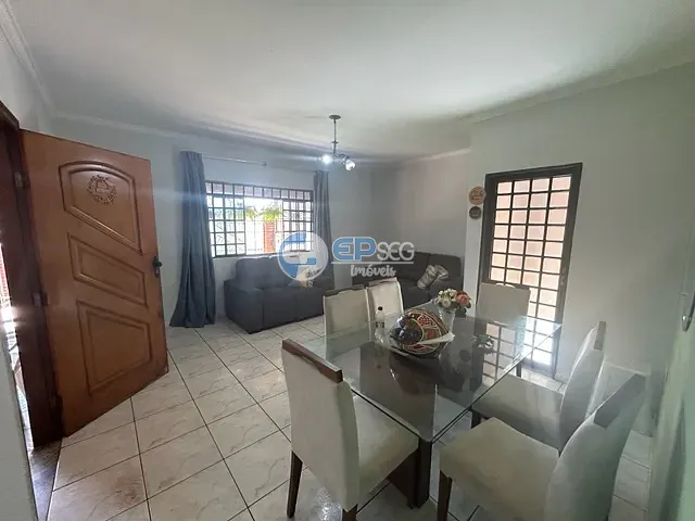 Casa com 250m² 3 quartos e 2 banheiros, à venda, no bairro Residencial José B Almeida em Londrina