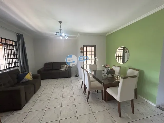 Casa com 250m² 3 quartos e 2 banheiros, à venda, no bairro Residencial José B Almeida em Londrina