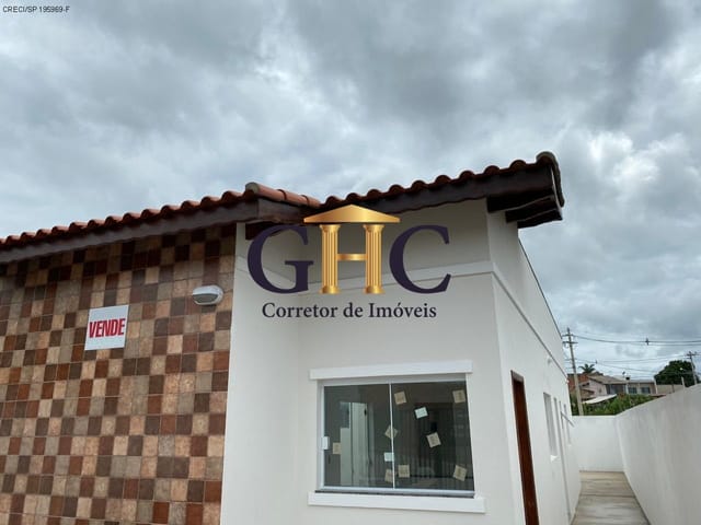 Foto do Casa - VENDO - CASA NOVA - MIRANTE DO SOL - SALTO DE PIRAPORA/SP.
Área Construída: 79 m² / Área Terreno: 175 m²
** ACEITA FINANCIAMENTO BANCÁRIO **
CASA
- 2 Dormitórios, sendo 1 suíte.
- Sala com 2 ambientes (Jantar e Estar/TV).
- Banheiro Social.
- Quintal com Lavanderia.
- 2 Vagas de Garagem.
LOCALIZAÇÃO
- O Bairro Jardim Ilha das Flores está localizado na região central de Salto de Pirapora, a 2 minutos do centro da cidade. Com uma única entra/saída, o bairro tem tranquilidade e segurança.
- À 20 minutos do Shopping Iguatemi Esplanada.
- À 25 minutos do Centro da Cidade de Sorocaba.
- À 1 hora de São Paulo/SP.
Não fique na dúvida.
Faça contato e venha conhecer o imóvel.
Compre com Segurança e Atendimento Exclusivo.
GHC - Gabriel Cavagnini
Corretor de Imóveis - CRECI/SP 195969F
www.ghcimoveis.com.br | GHC IMÓVEIS
