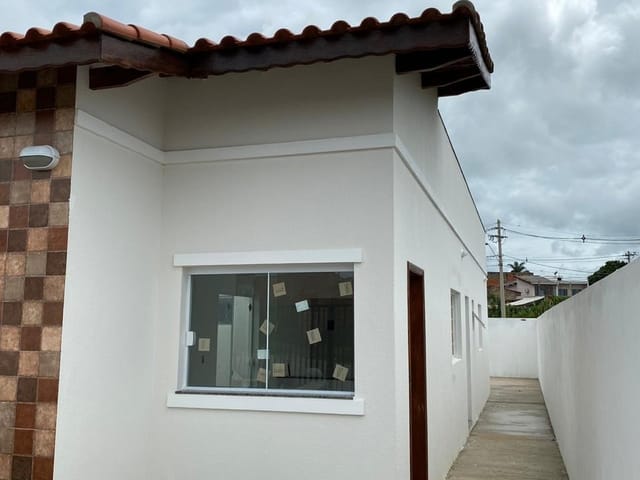 Foto do Casa - VENDO - CASA NOVA - MIRANTE DO SOL - SALTO DE PIRAPORA/SP.
Área Construída: 79 m² / Área Terreno: 175 m²
** ACEITA FINANCIAMENTO BANCÁRIO **
CASA
- 2 Dormitórios, sendo 1 suíte.
- Sala com 2 ambientes (Jantar e Estar/TV).
- Banheiro Social.
- Quintal com Lavanderia.
- 2 Vagas de Garagem.
LOCALIZAÇÃO
- O Bairro Jardim Ilha das Flores está localizado na região central de Salto de Pirapora, a 2 minutos do centro da cidade. Com uma única entra/saída, o bairro tem tranquilidade e segurança.
- À 20 minutos do Shopping Iguatemi Esplanada.
- À 25 minutos do Centro da Cidade de Sorocaba.
- À 1 hora de São Paulo/SP.
Não fique na dúvida.
Faça contato e venha conhecer o imóvel.
Compre com Segurança e Atendimento Exclusivo.
GHC - Gabriel Cavagnini
Corretor de Imóveis - CRECI/SP 195969F
www.ghcimoveis.com.br | GHC IMÓVEIS