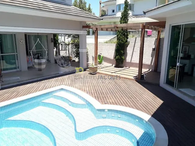 Casa com 376m² 5 quartos e 5 banheiros, à venda, no bairro Cidade Universitária Pedra Branca em Palhoça