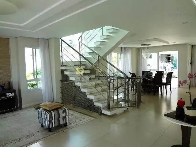 Casa com 376m² 5 quartos e 5 banheiros, à venda, no bairro Cidade Universitária Pedra Branca em Palhoça